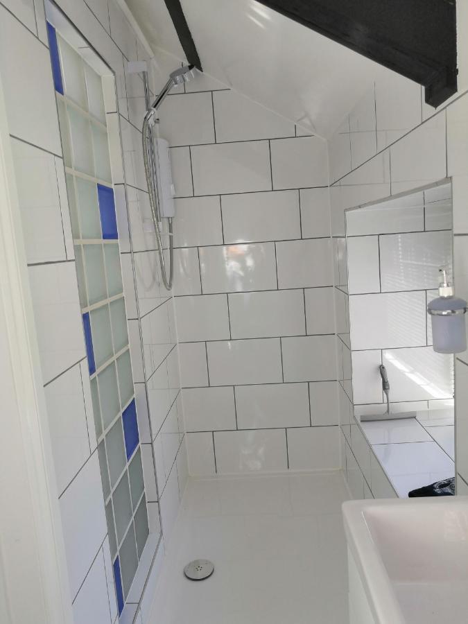Captivating Isolde Cottage With Pool Near St Ives แคมบอร์น ภายนอก รูปภาพ