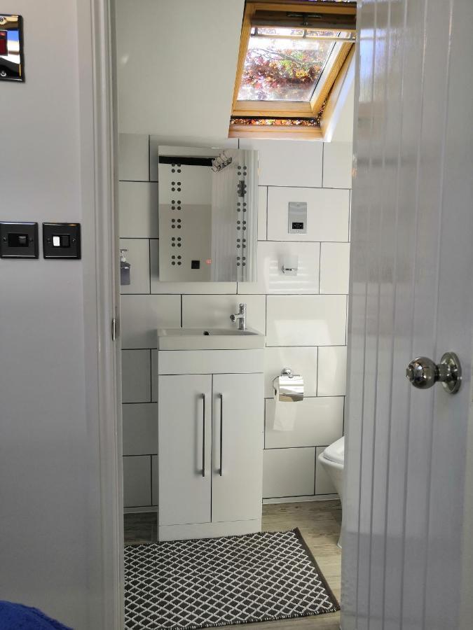 Captivating Isolde Cottage With Pool Near St Ives แคมบอร์น ภายนอก รูปภาพ